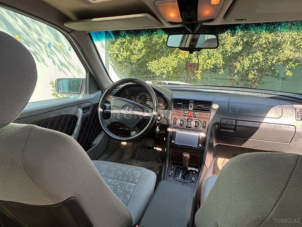 Mercedes C 180