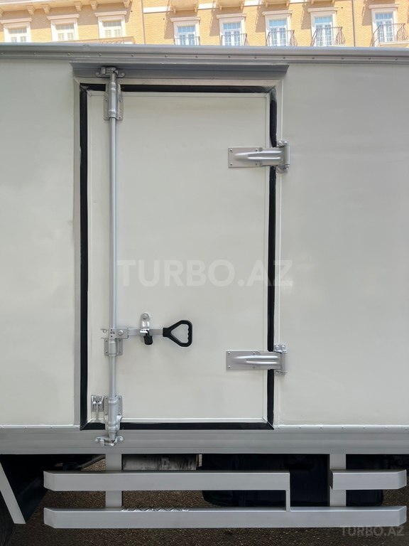 Isuzu NPR 66 L