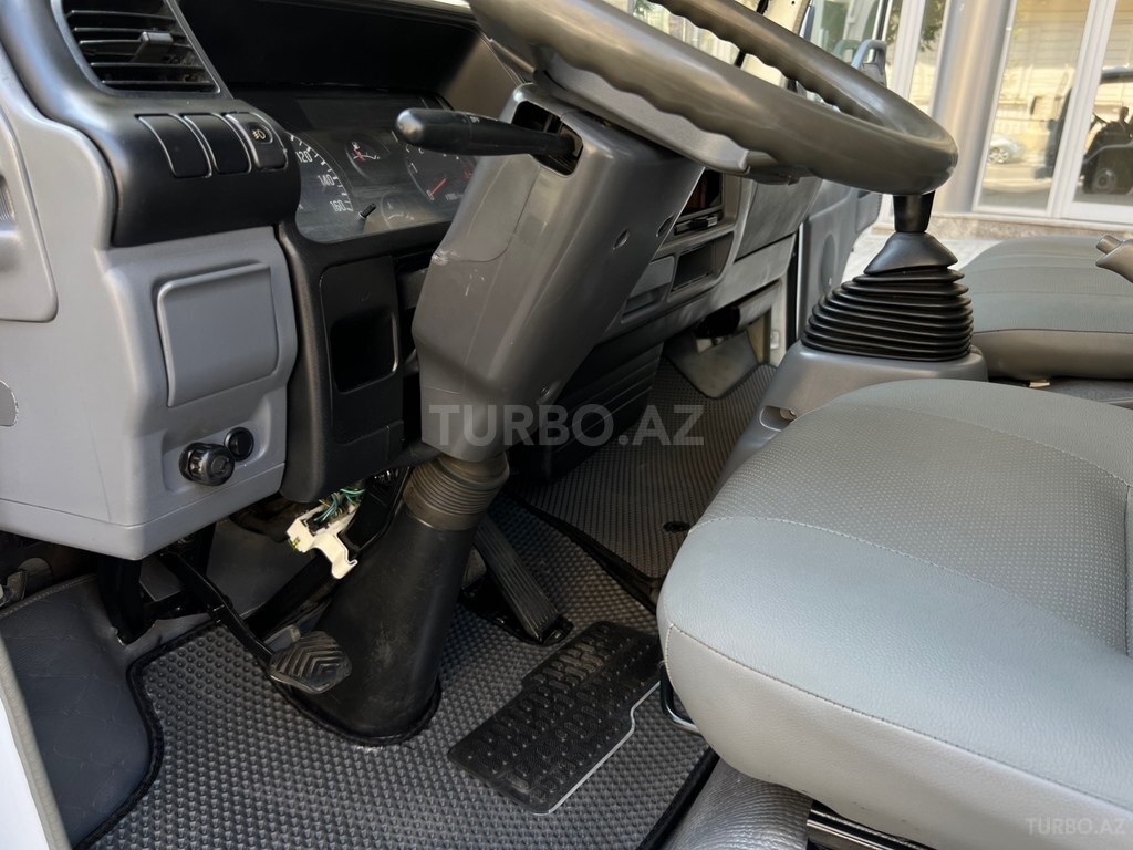 Isuzu NPR 66 L