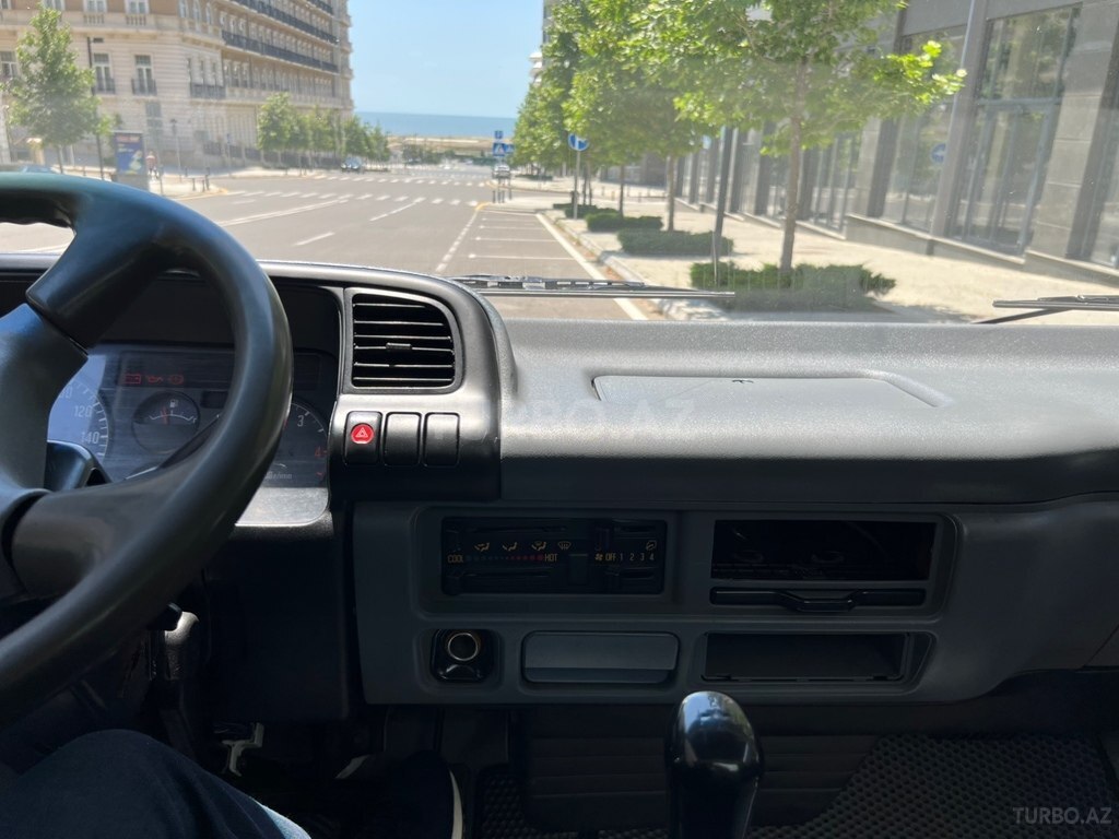 Isuzu NPR 66 L