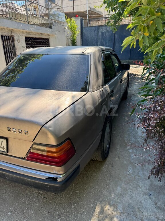 Mercedes 200 E