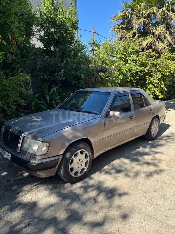 Mercedes 200 E