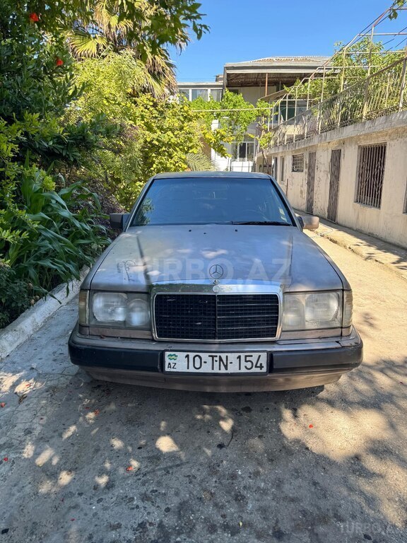 Mercedes 200 E