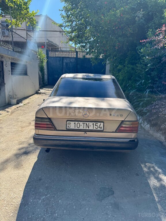 Mercedes 200 E