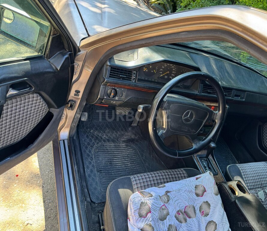 Mercedes 200 E