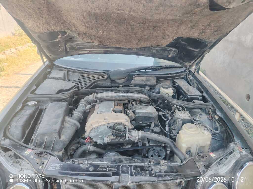Mercedes E 230
