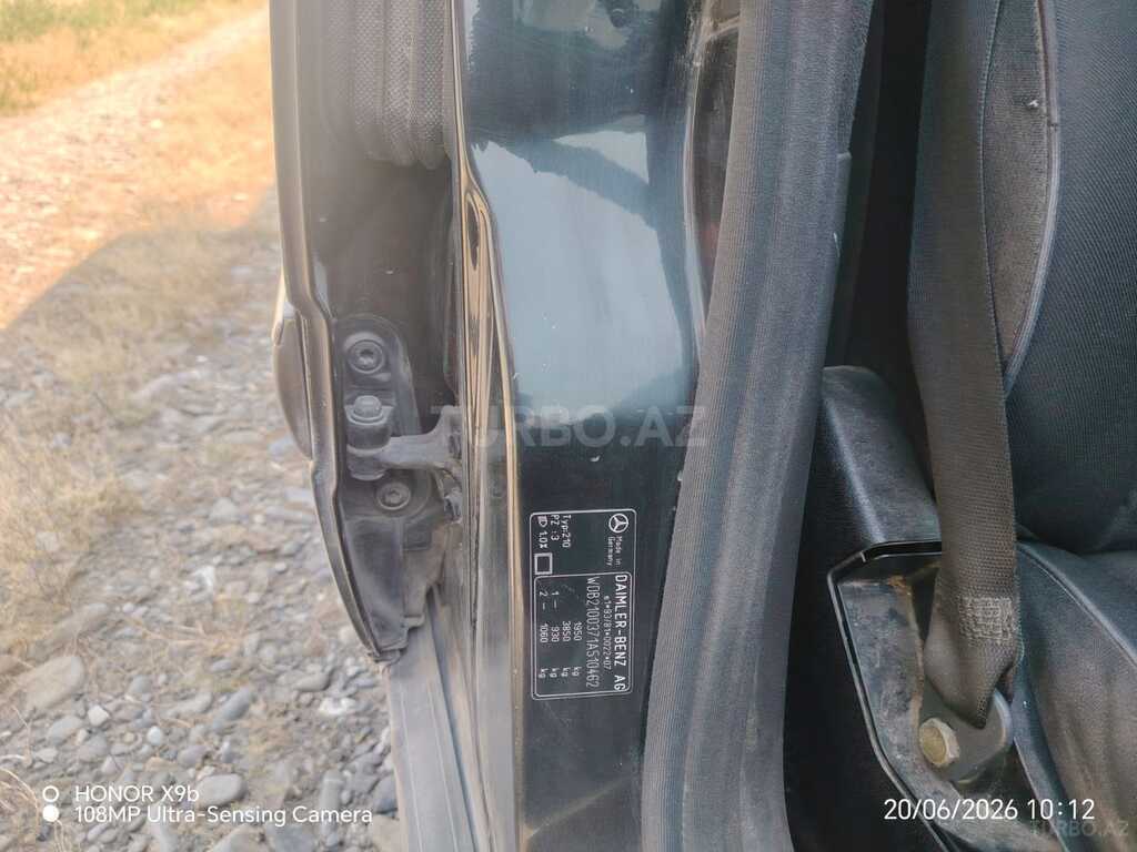 Mercedes E 230