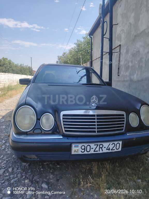 Mercedes E 230