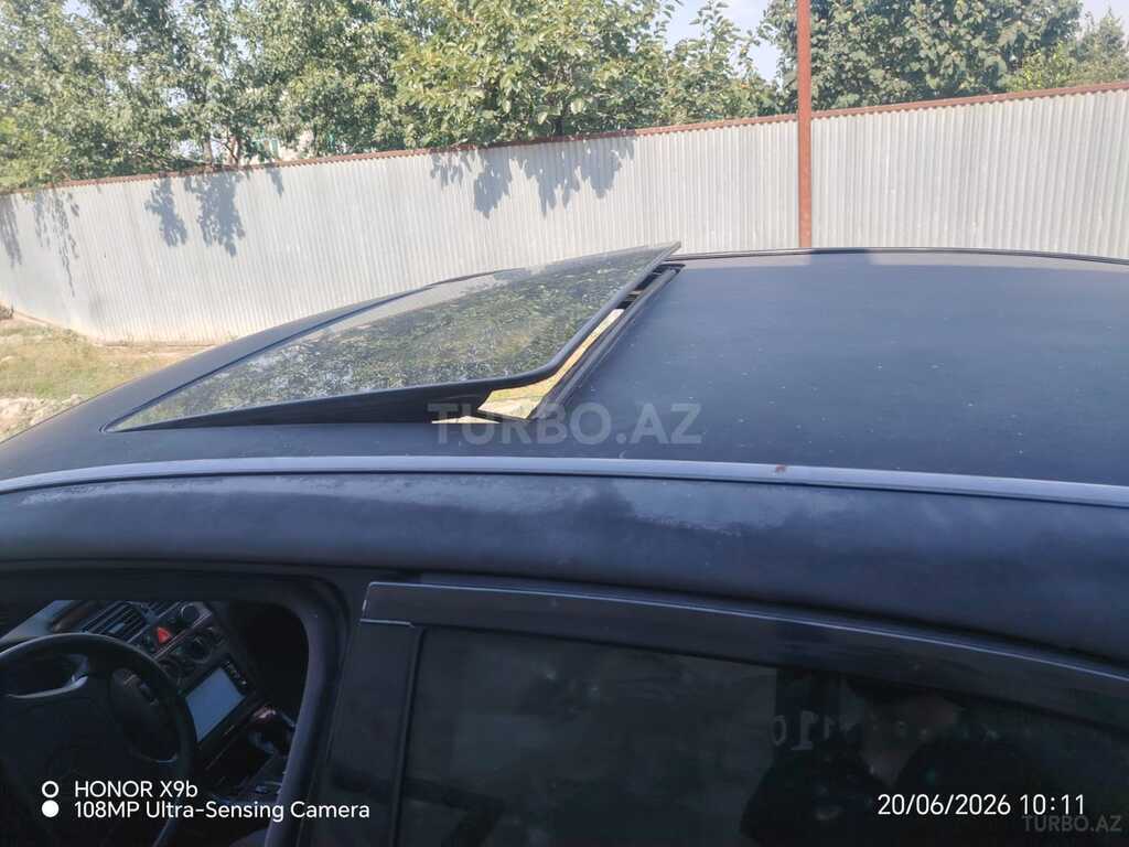 Mercedes E 230