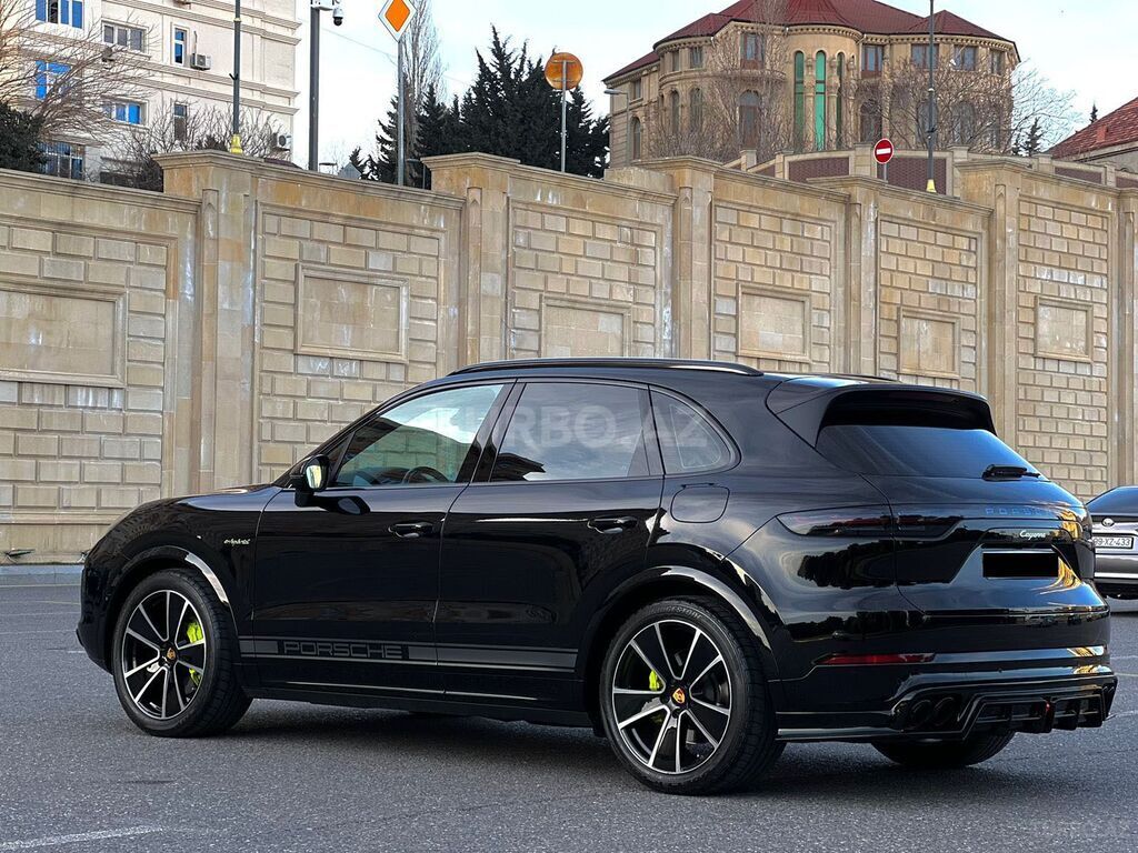 Porsche Cayenne E-hybrid Coupe