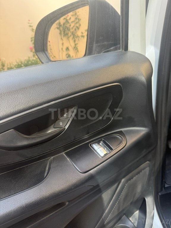 Mercedes Vito
