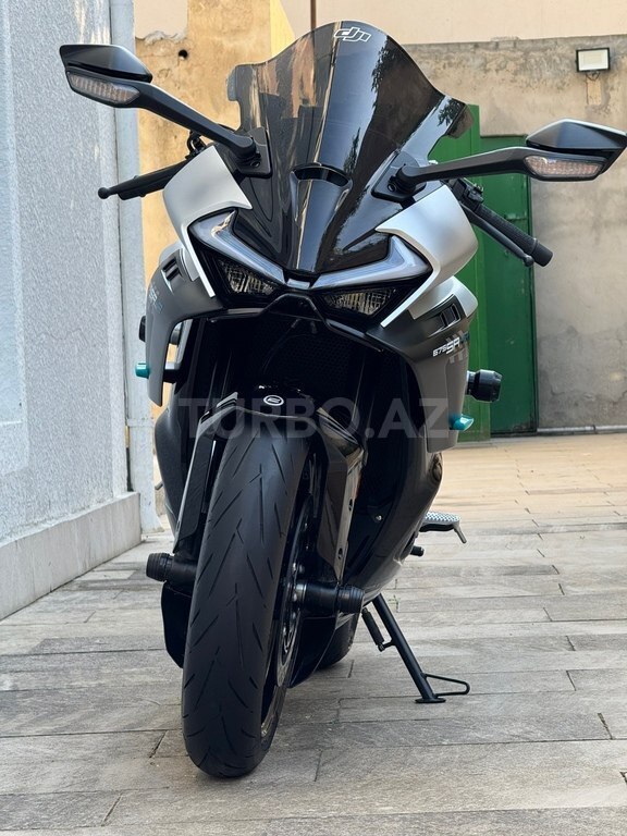 CFMOTO 675 SR-R