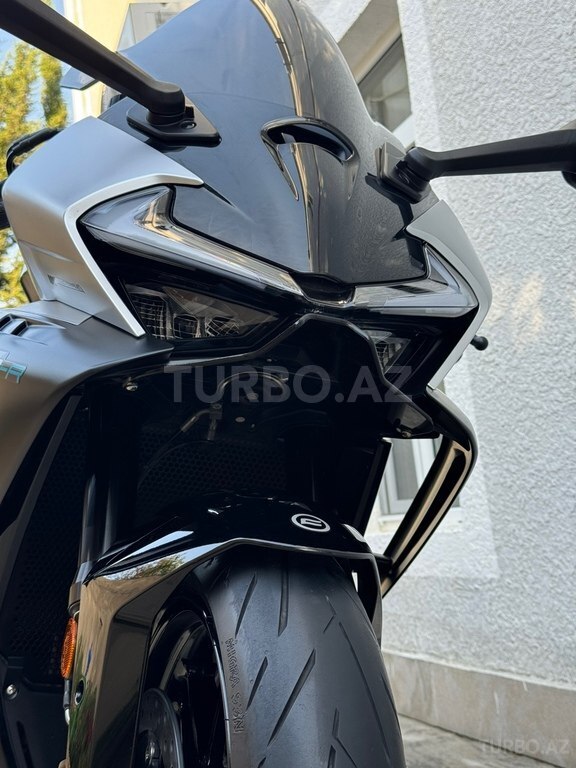 CFMOTO 675 SR-R