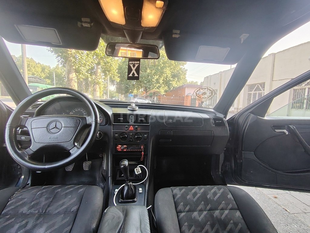 Mercedes C 180