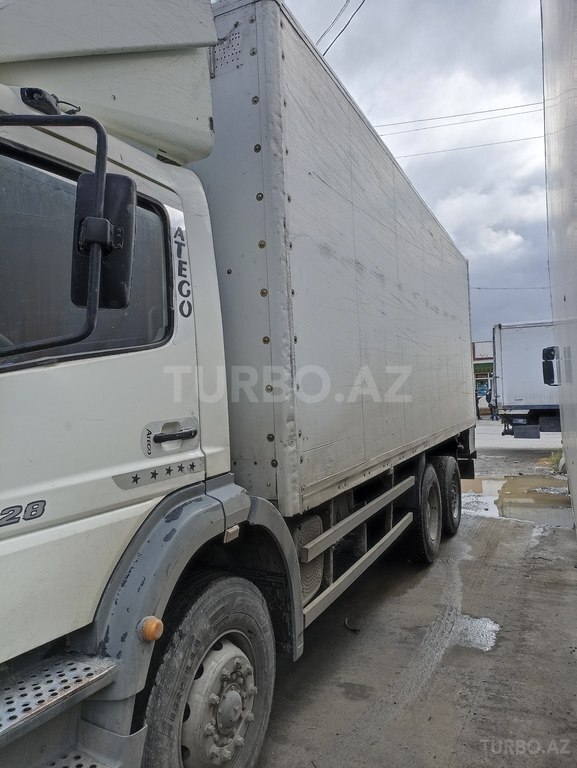 Mercedes Atego 2528