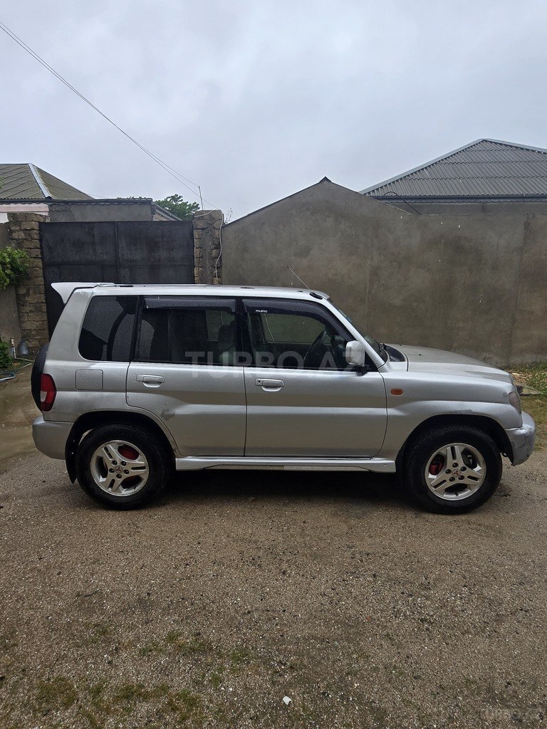 Mitsubishi Pajero io