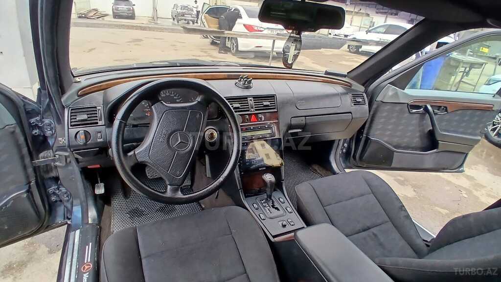 Mercedes C 200