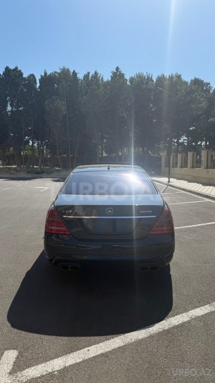 Mercedes S 63 AMG