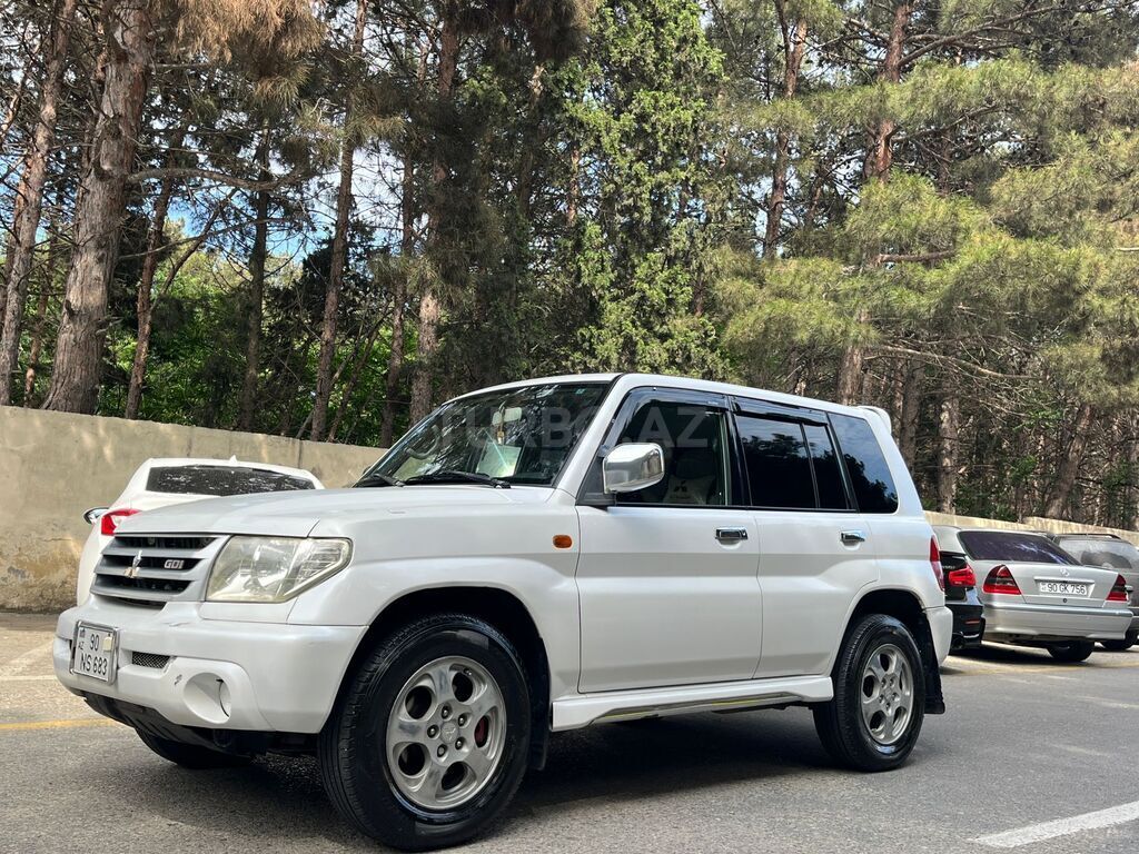 Mitsubishi Pajero io