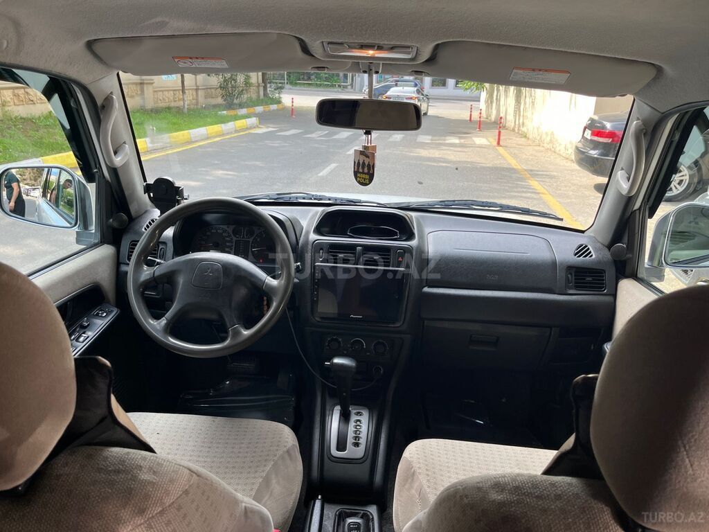 Mitsubishi Pajero io