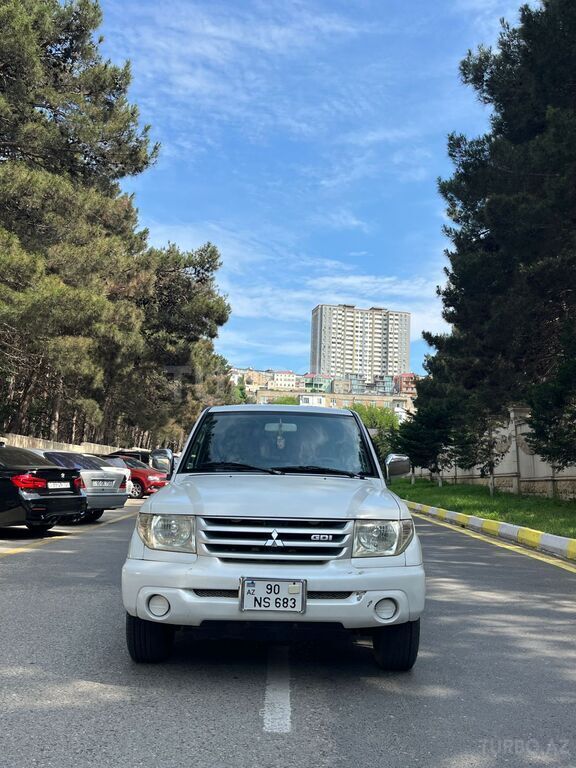 Mitsubishi Pajero io