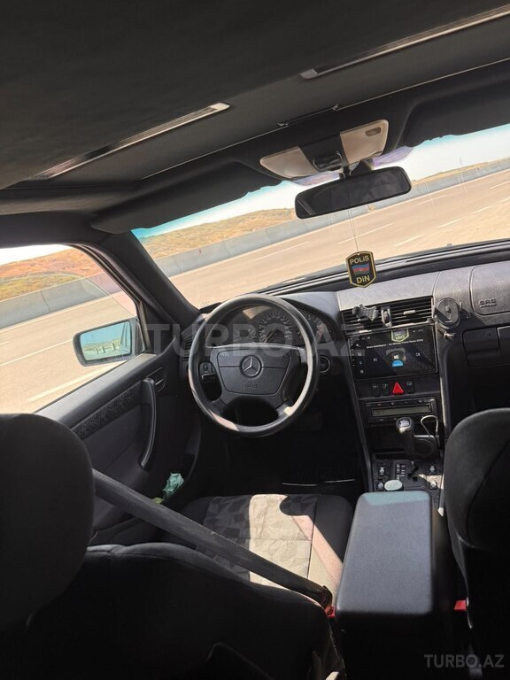 Mercedes C 200
