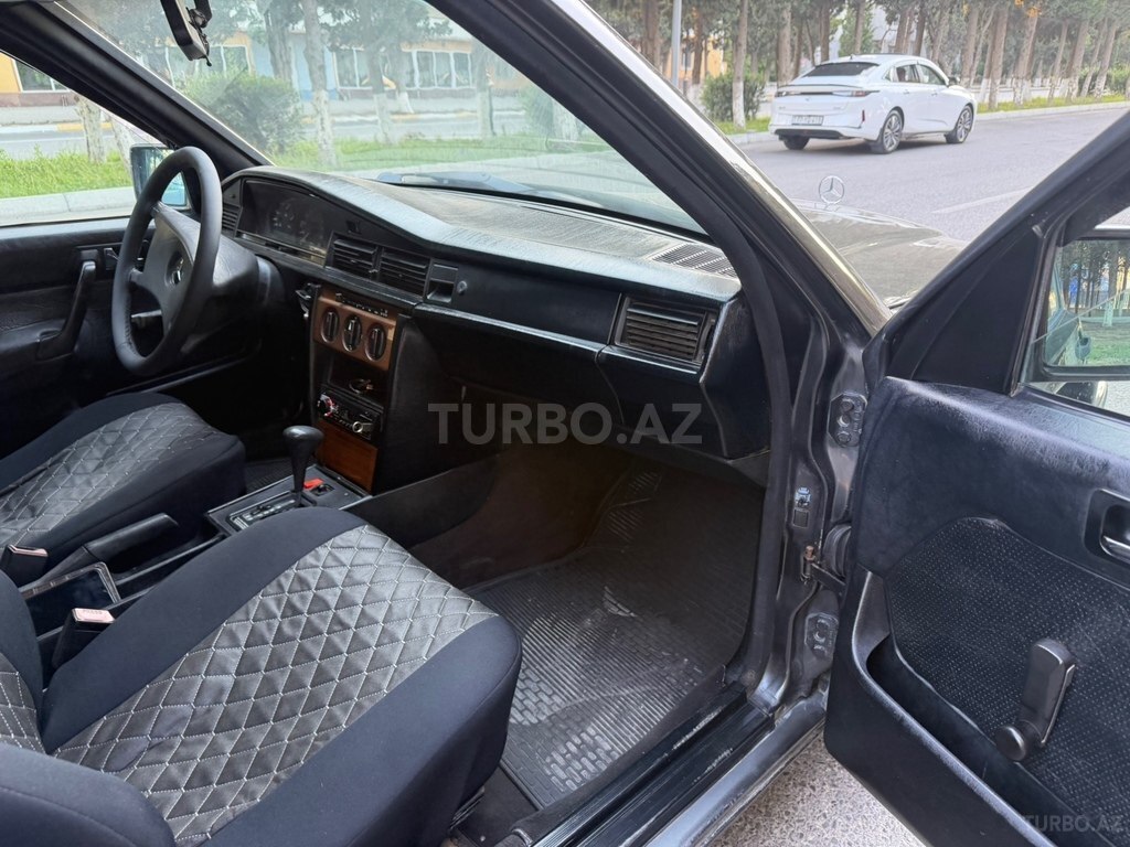 Mercedes 190