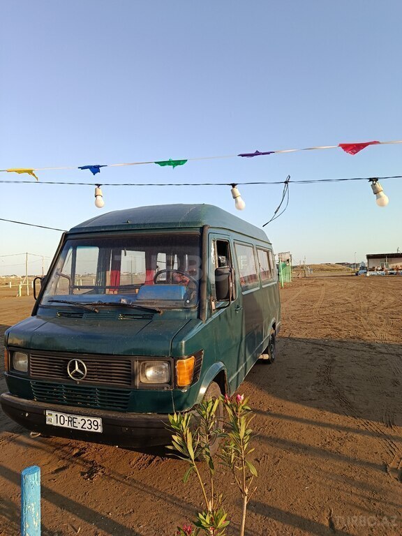Mercedes 208 D