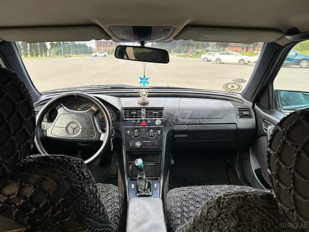 Mercedes C 180
