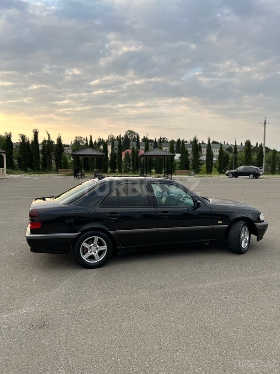 Mercedes C 180