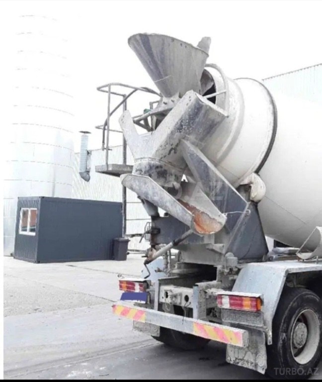 Mercedes Actros 3235