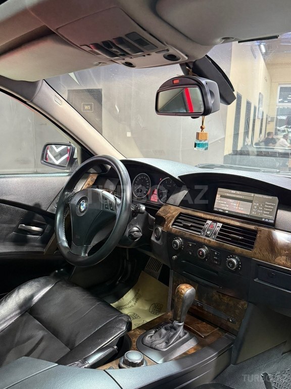 BMW 525