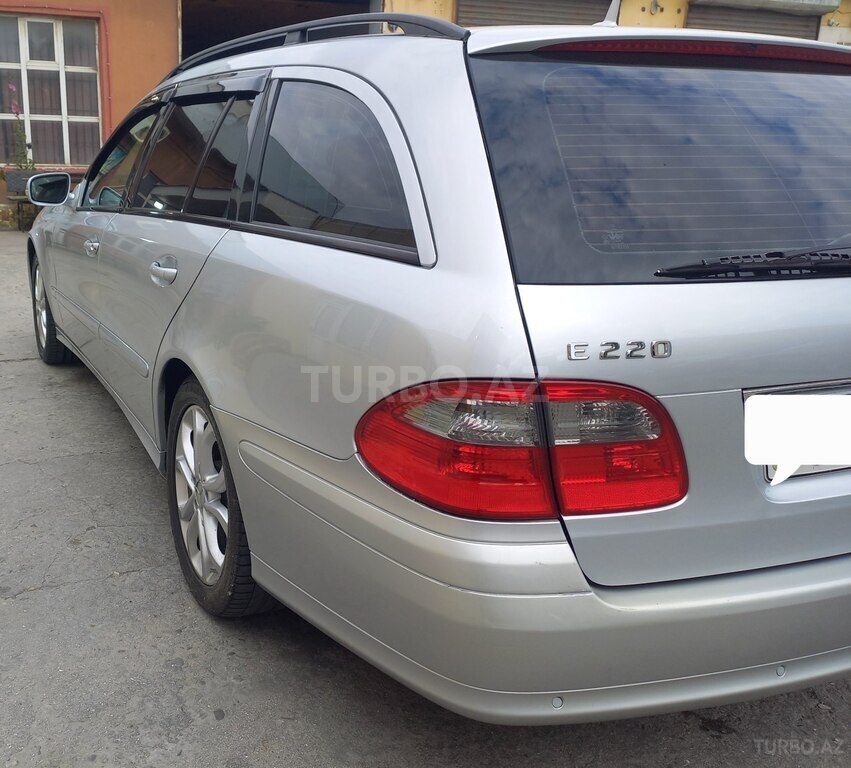 Mercedes E 220