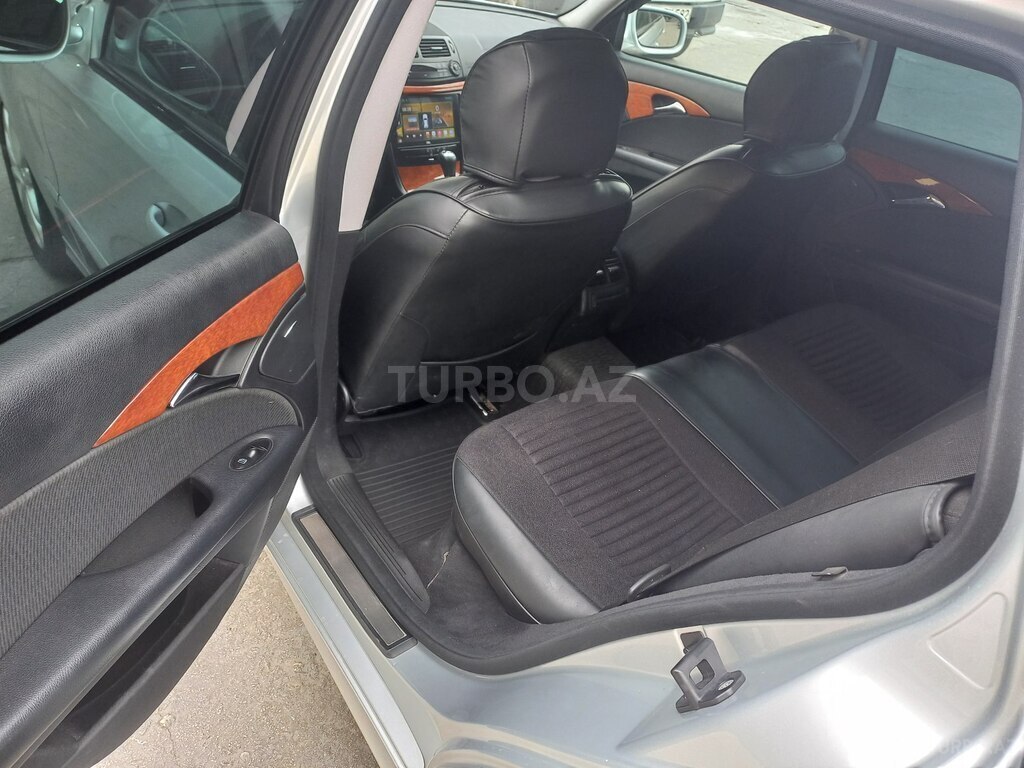 Mercedes E 220