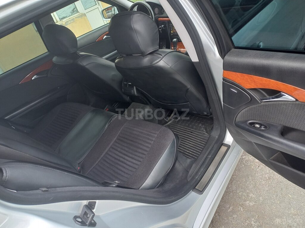Mercedes E 220