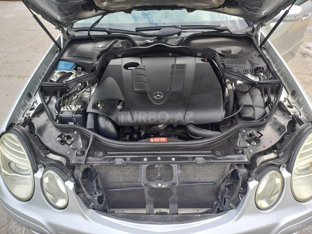 Mercedes E 220