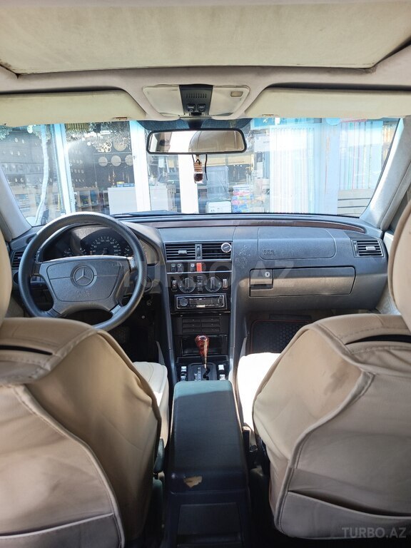 Mercedes C 200