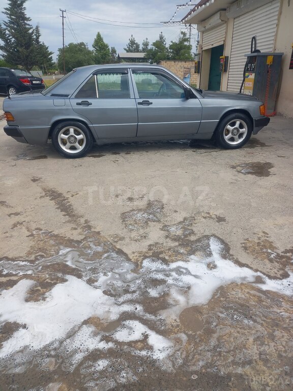 Mercedes 190