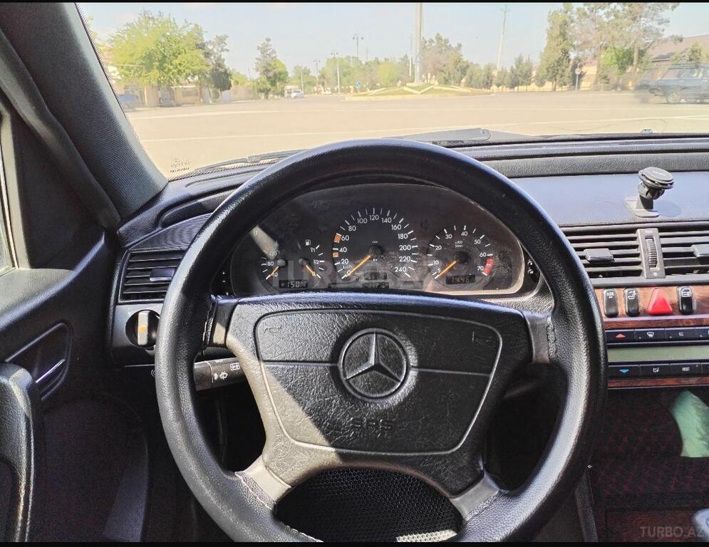Mercedes C 200