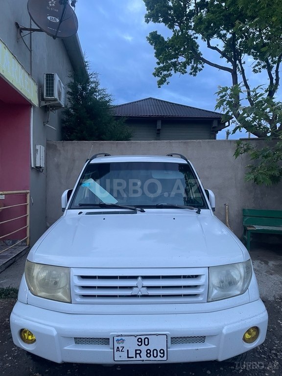 Mitsubishi Pajero io