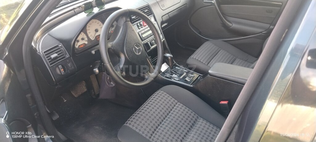 Mercedes C 200