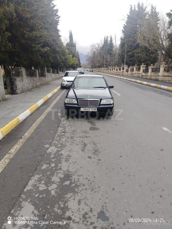 Mercedes C 200