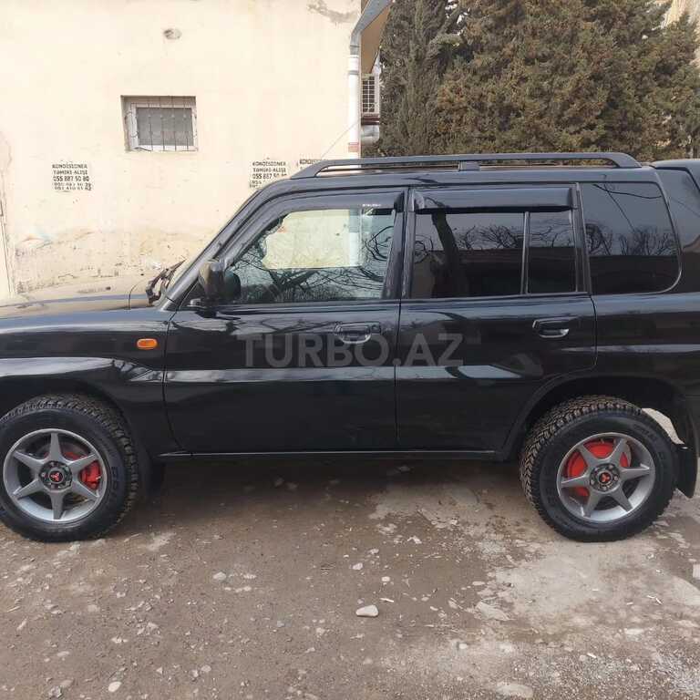 Mitsubishi Pajero io