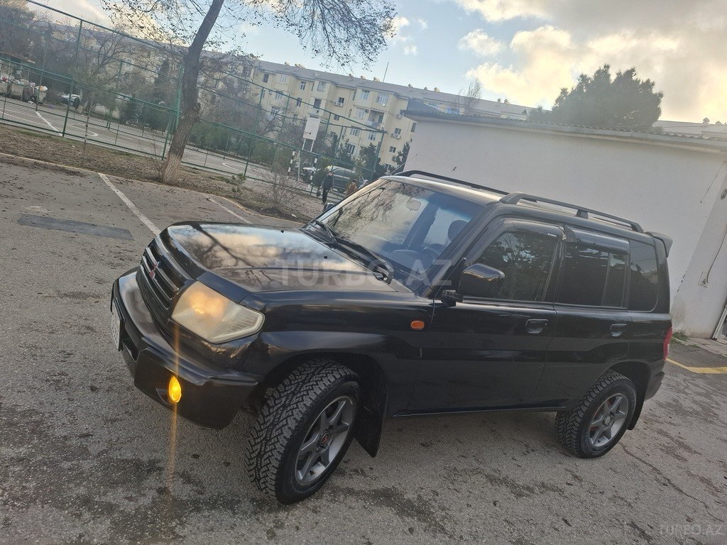 Mitsubishi Pajero io