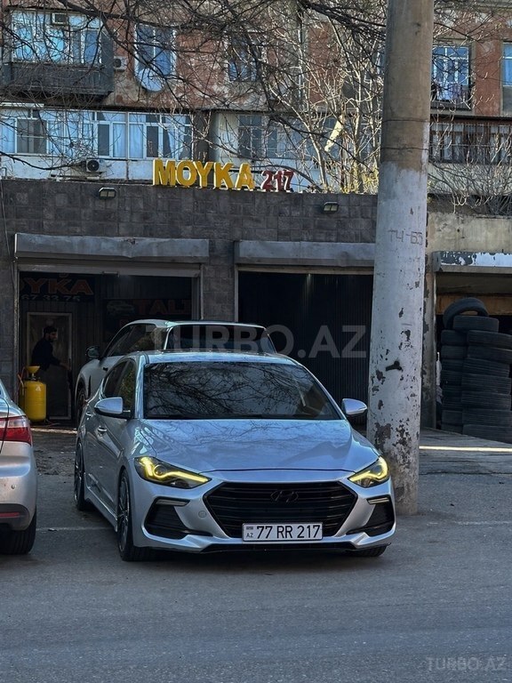 Hyundai Elantra