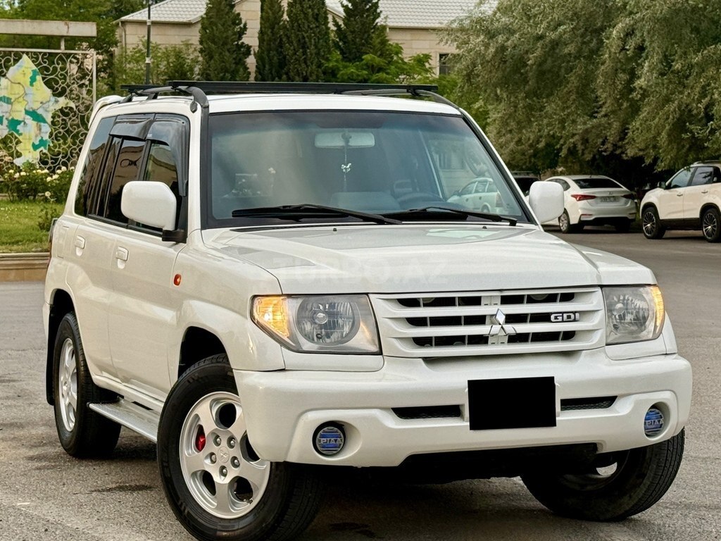 Mitsubishi Pajero io