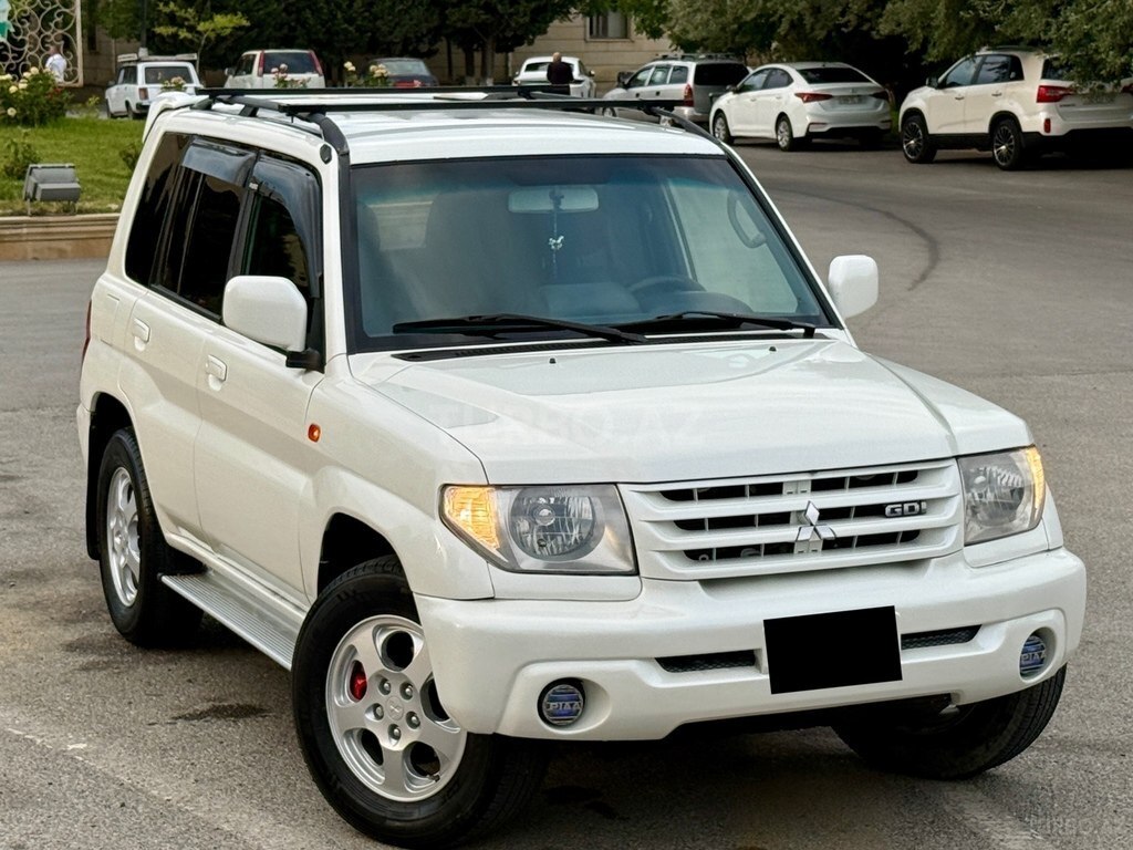 Mitsubishi Pajero io