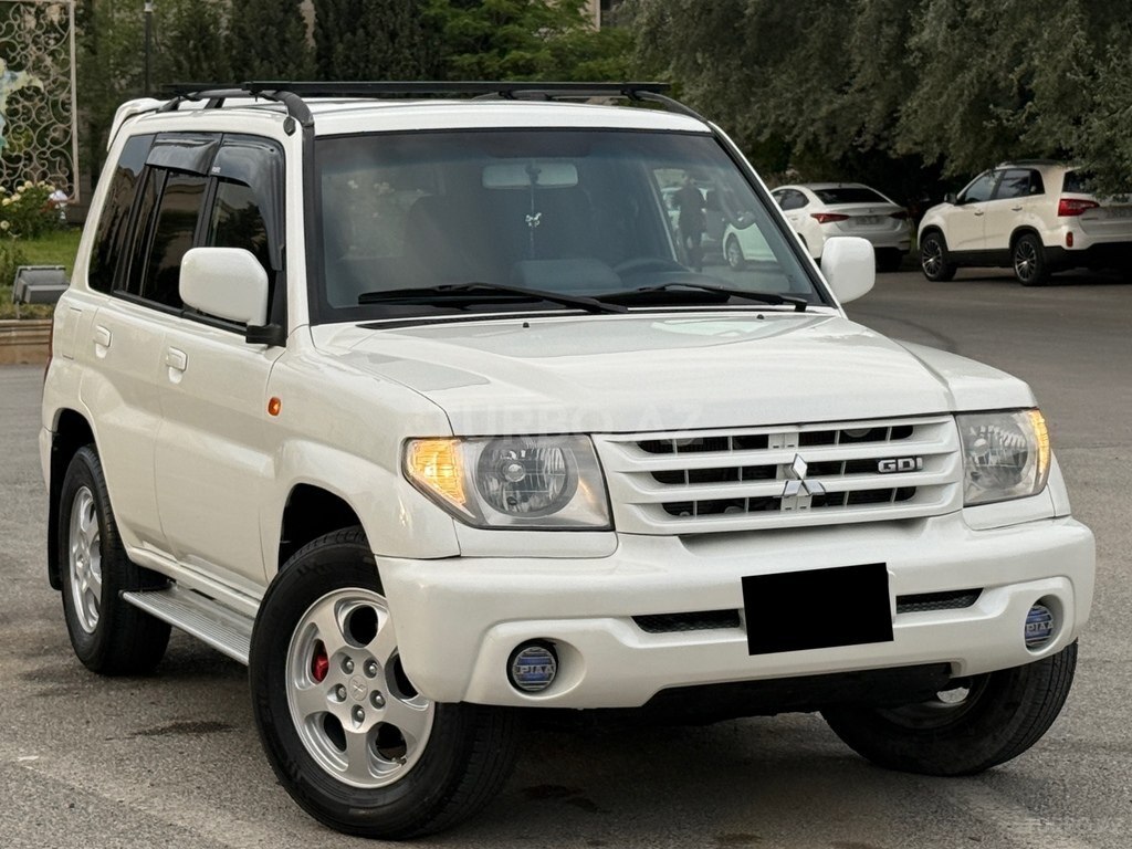 Mitsubishi Pajero io