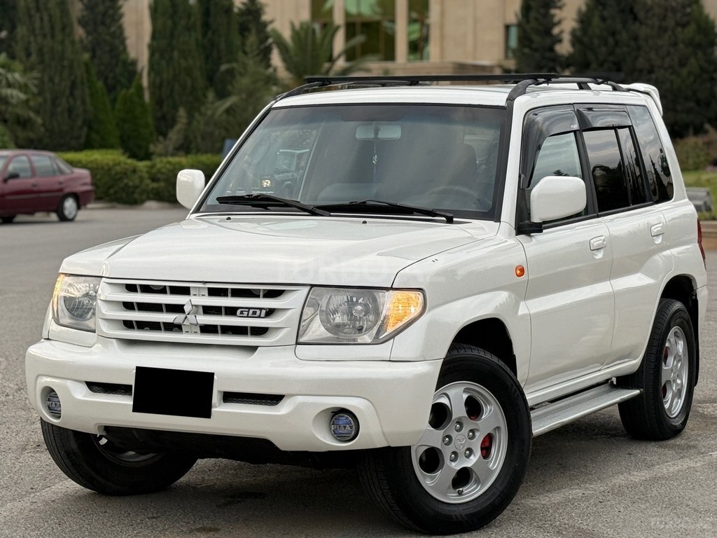 Mitsubishi Pajero io