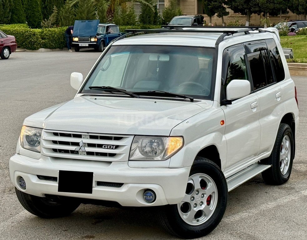 Mitsubishi Pajero io